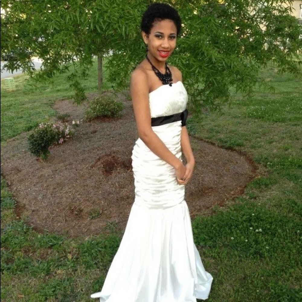 Adrianna Papell white and black gown